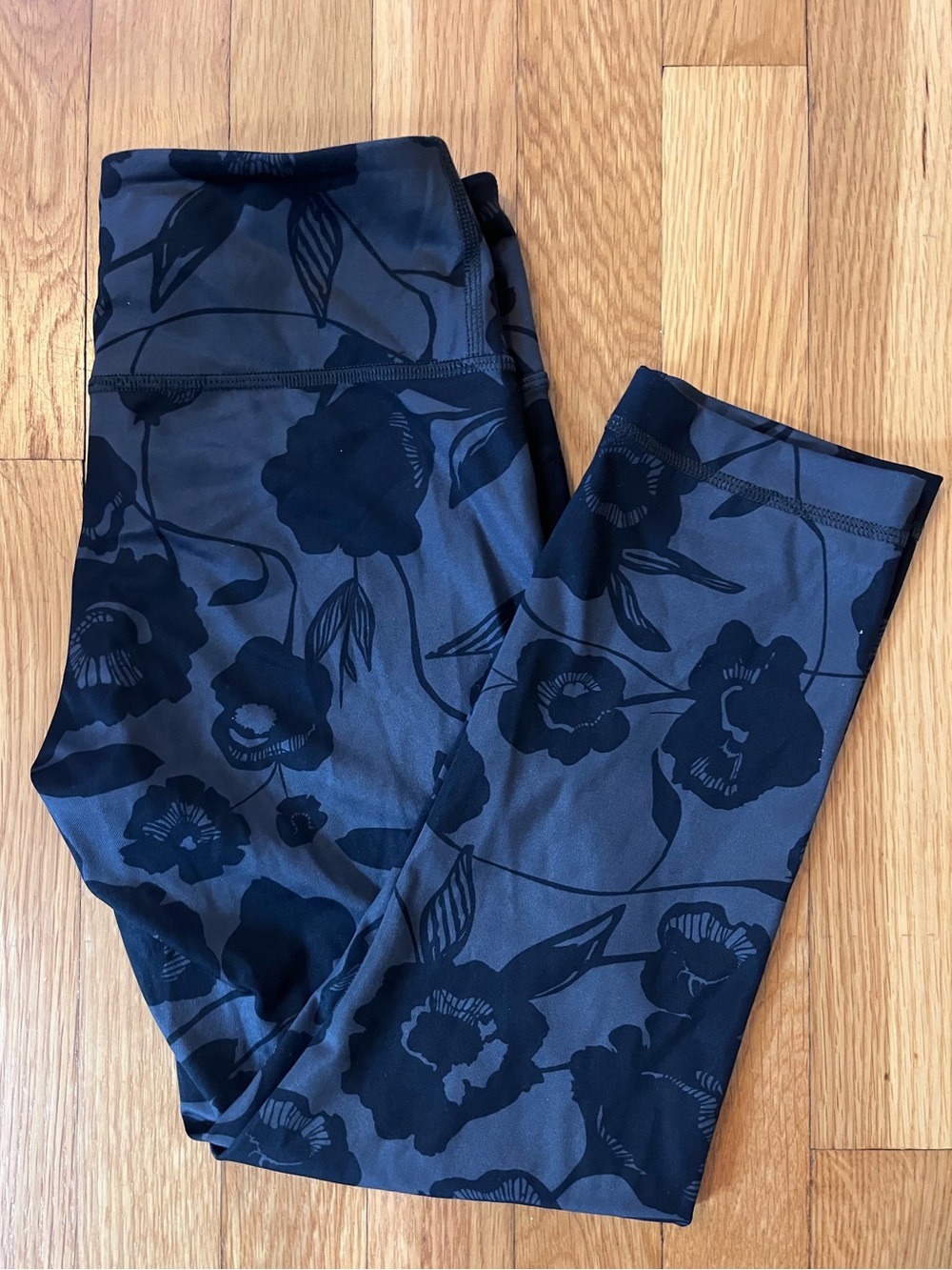Lululemon Black Floral High-Waist cropped 3/4 Leggings